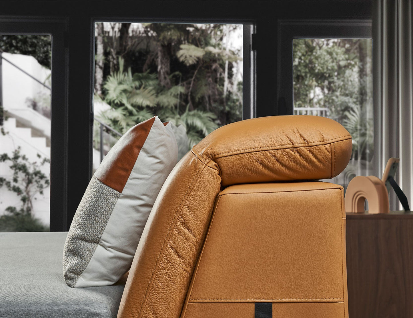 Cadre de lit FLIQ en cuir avec tête de lit réglable