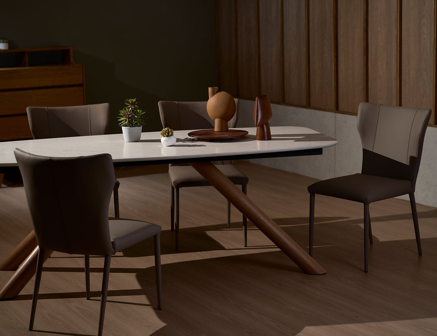 Table à manger BRANCA en quartz avec accents de marbre