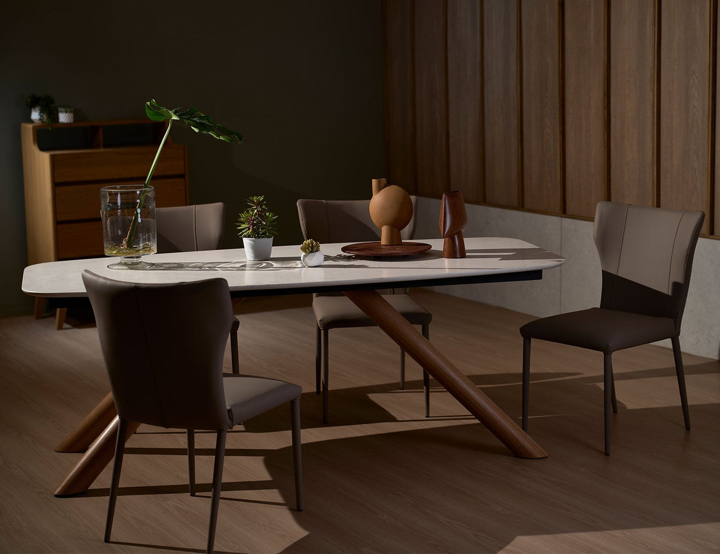 Table à manger BRANCA en quartz avec accents de marbre