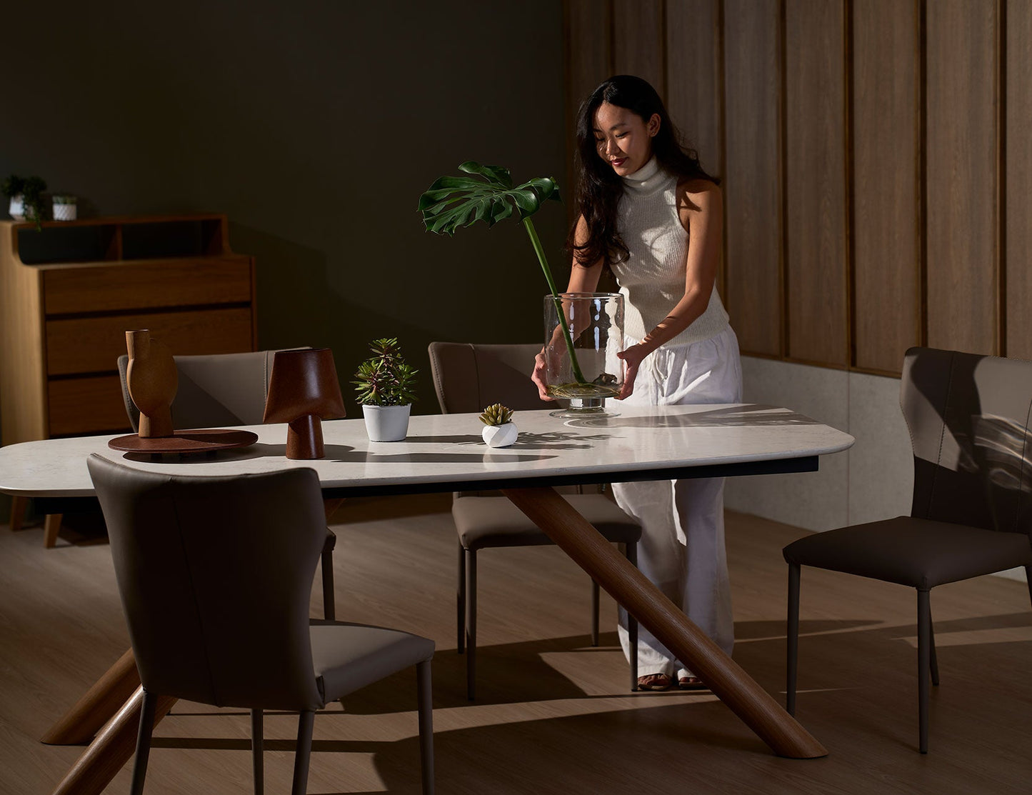 Table à manger BRANCA en quartz avec accents de marbre