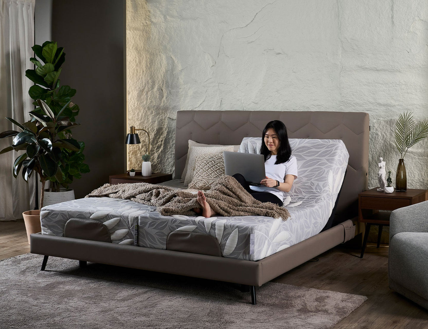 Lit réglable DRIFT + matelas Natura et ports USB