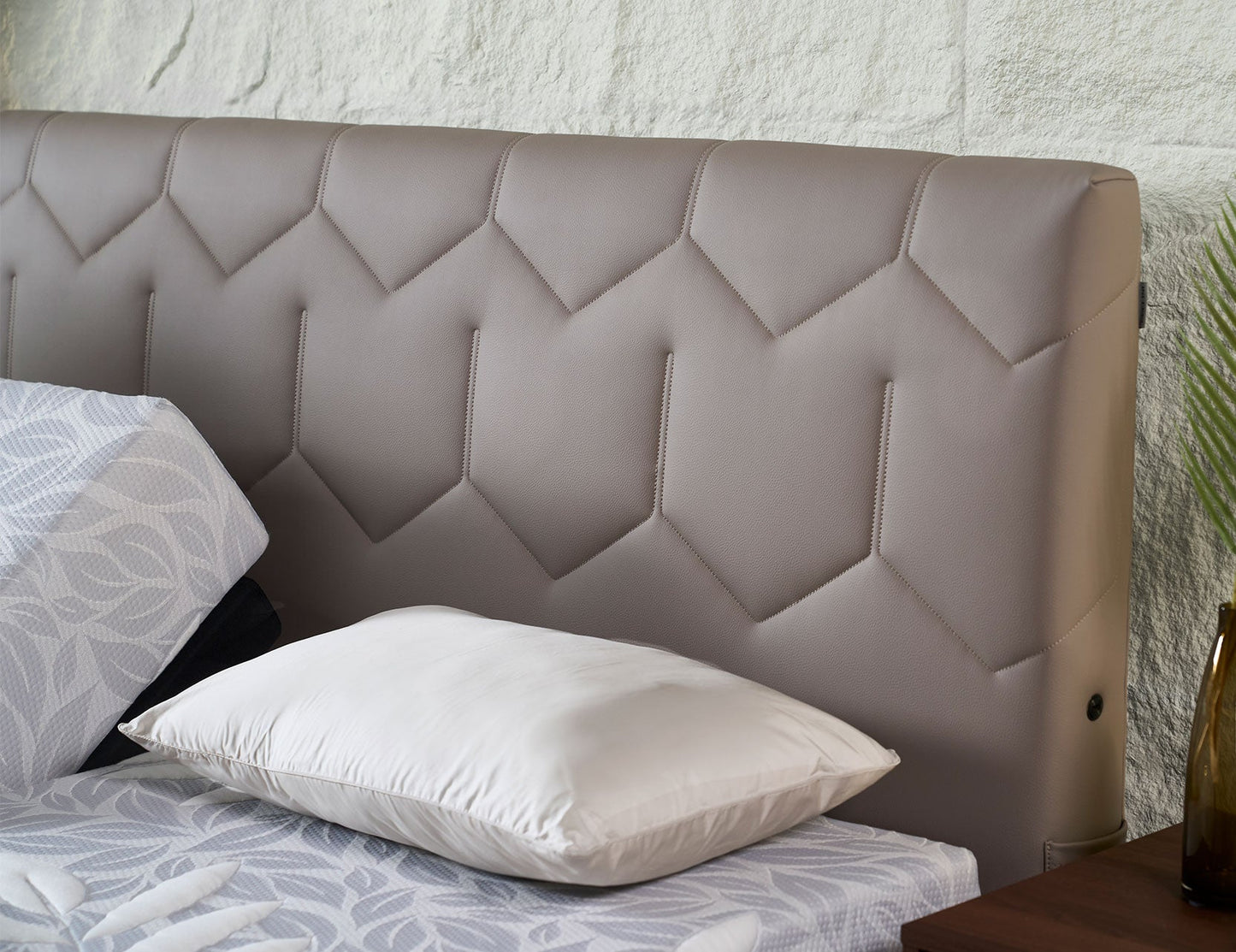 Lit réglable DRIFT + matelas Natura et ports USB