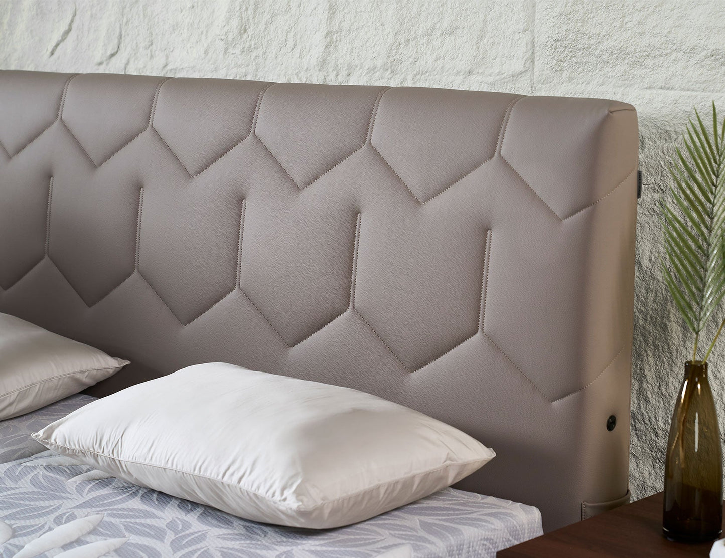 Lit réglable DRIFT + matelas Natura et ports USB