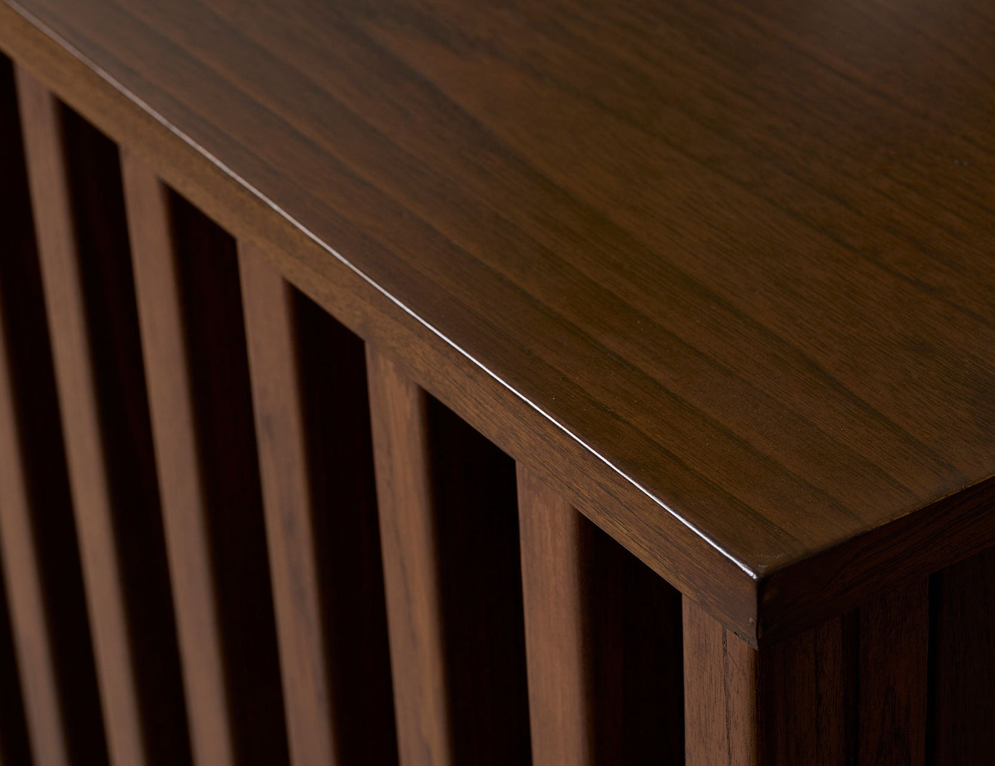 Table basse en bois cannelé LOUVRE avec tiroir de rangement