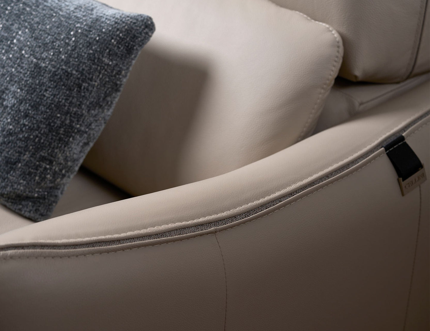 Canapé à dossier haut en cuir CRUISE