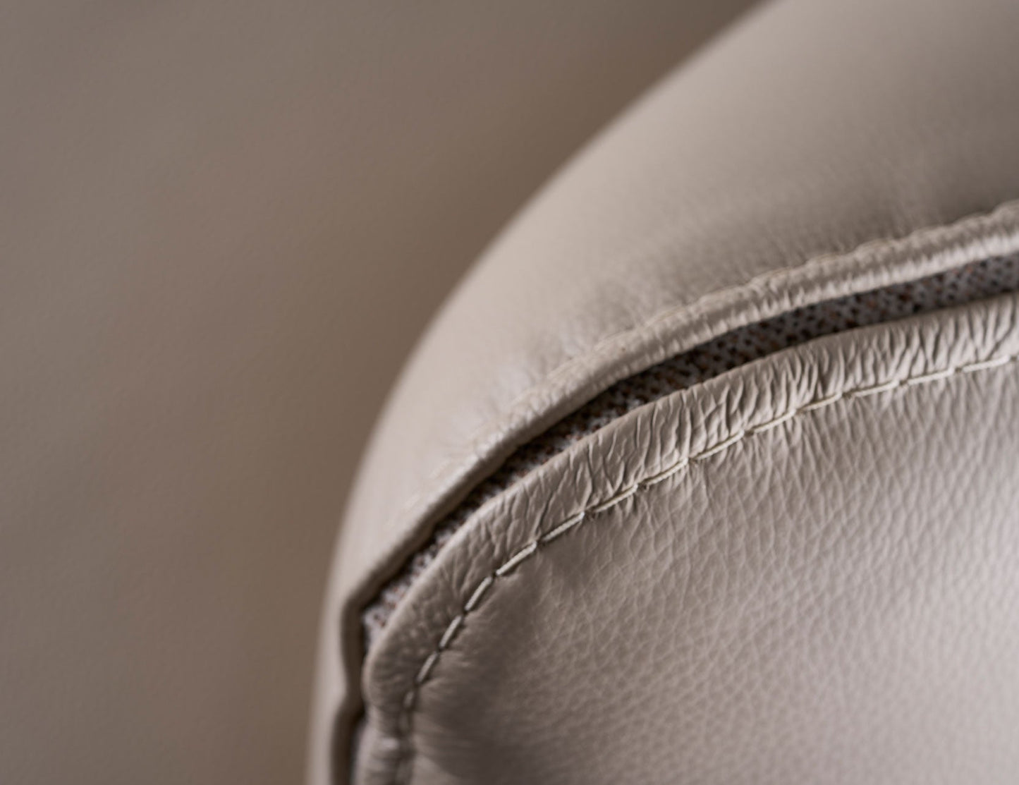 Canapé à dossier haut en cuir CRUISE