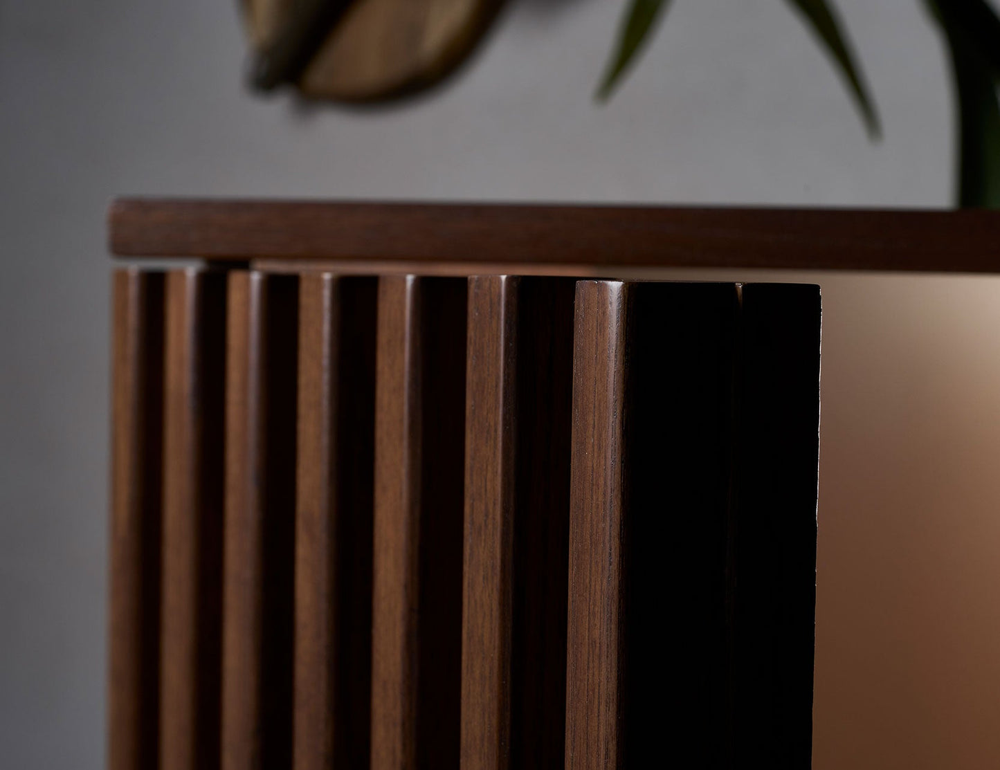 Table basse en bois cannelé LOUVRE avec tiroir de rangement