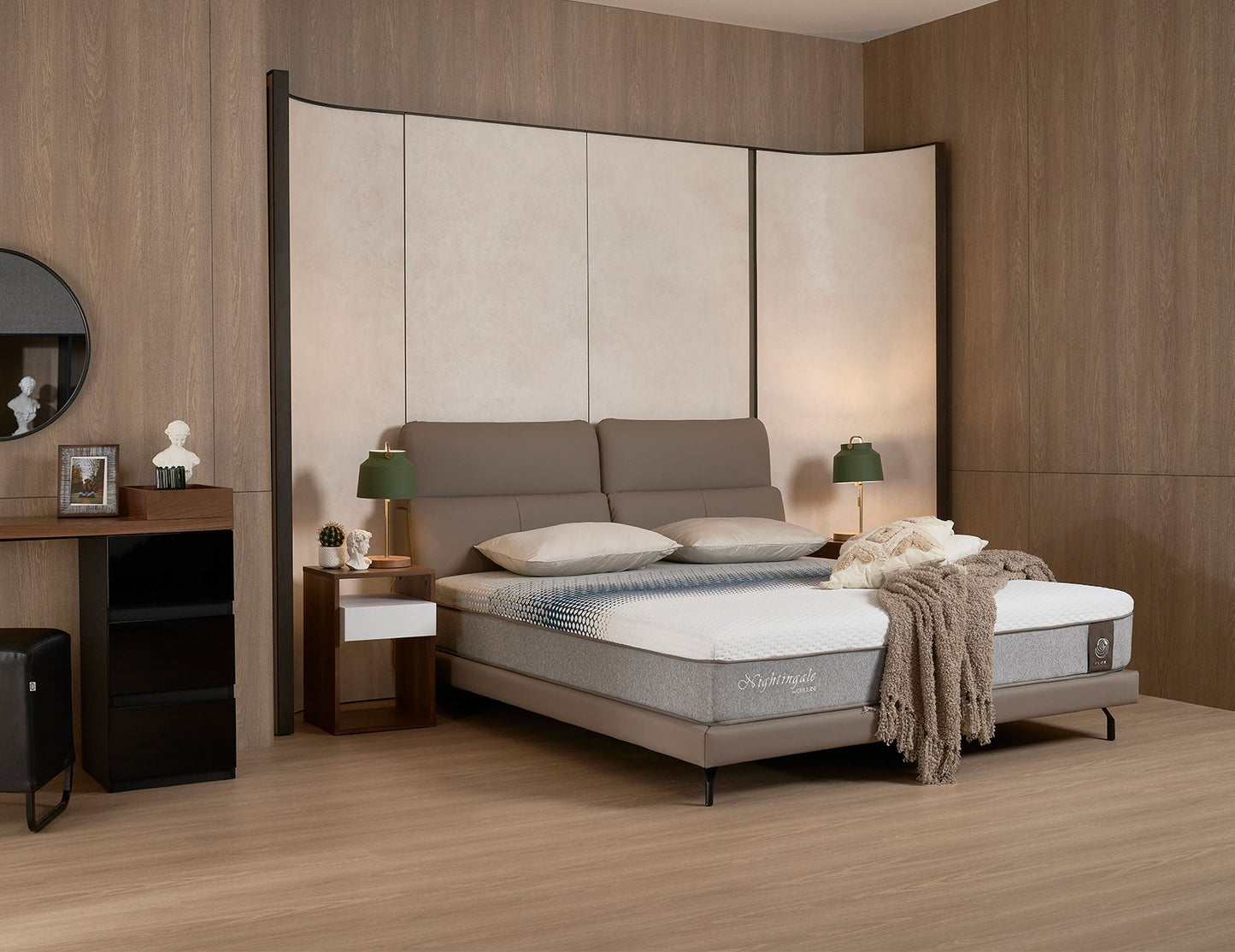 Cadre de lit CRUISE avec revêtement en cuir et support lombaire