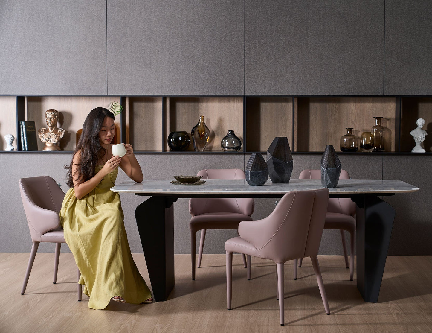 Table à manger FOLD en quartz avec accents de marbre