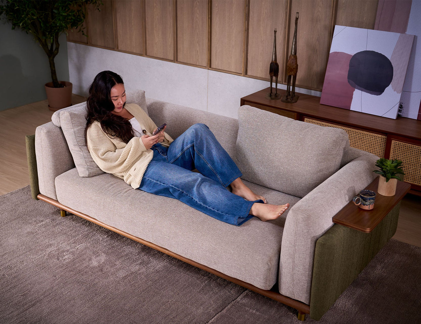 Canapé modulaire en tissu céladon avec table d'appoint mobile