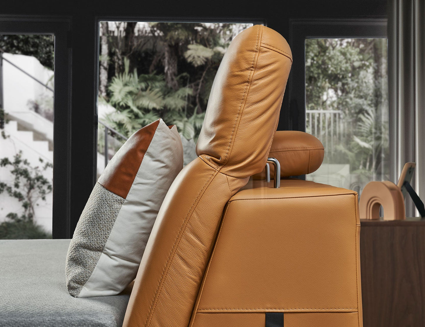 Cadre de lit FLIQ en cuir avec tête de lit réglable