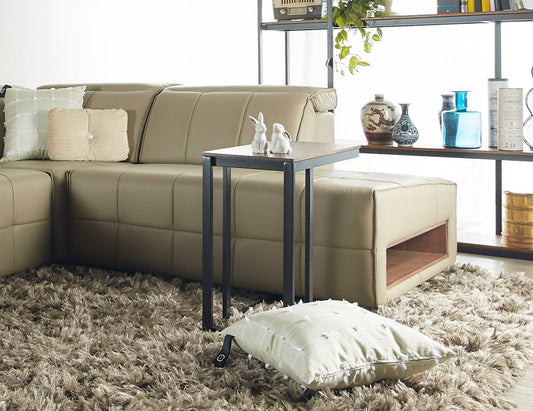 Table d'appoint FERRO en noyer avec pieds en acier