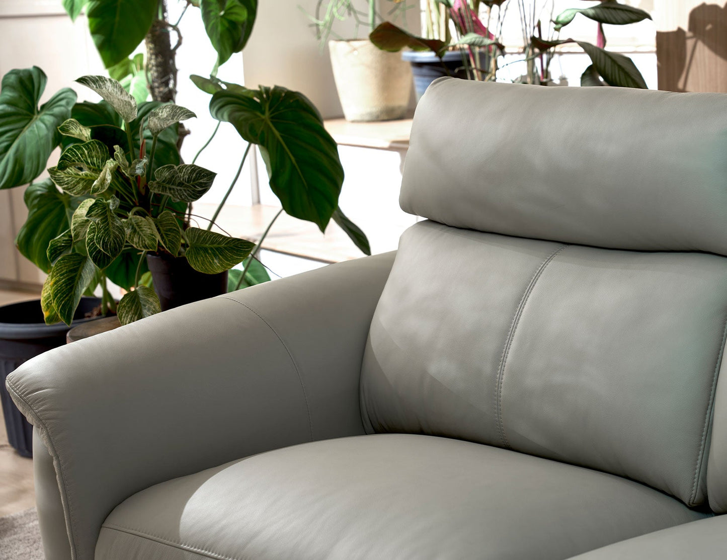 Canapé modulaire BORGES en cuir de luxe avec dossier et appui-tête en peluche