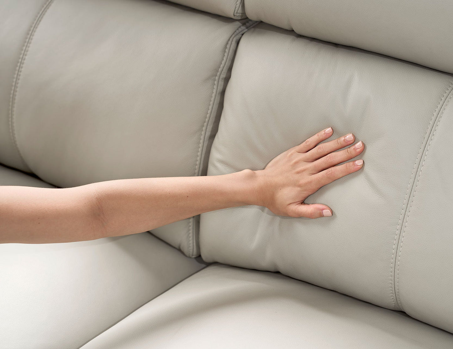 Canapé modulaire BORGES en cuir de luxe avec dossier et appui-tête en peluche