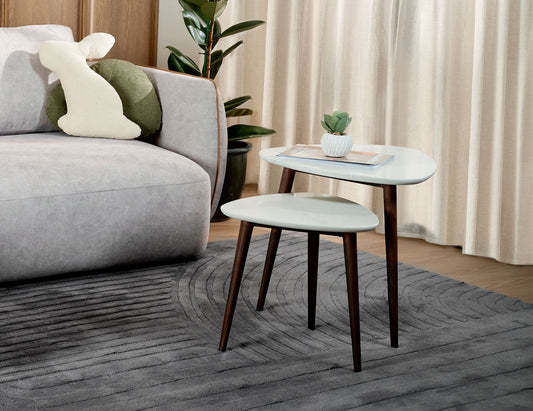 Table basse DANSKA avec plateau en quartz et accents en marbre