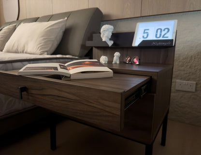 Table de chevet NERO en noyer avec plateau en acier