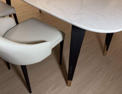 NERO avec table à manger en quartz de Carrare