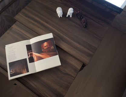 Table de chevet NERO en noyer avec plateau en acier