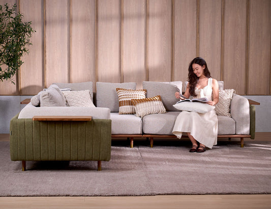 Canapé modulaire en tissu céladon avec table d'appoint mobile