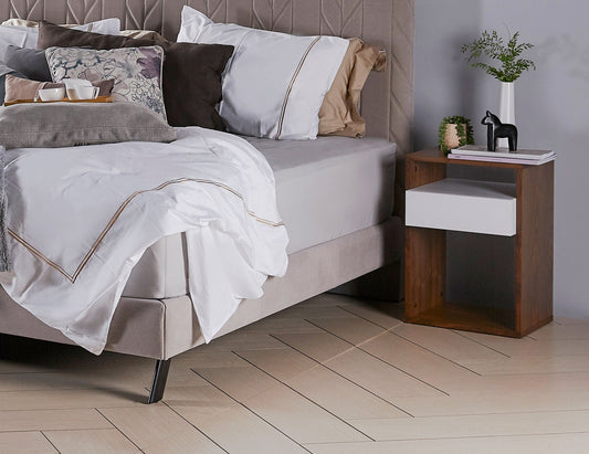 Table de chevet en noyer CARLA